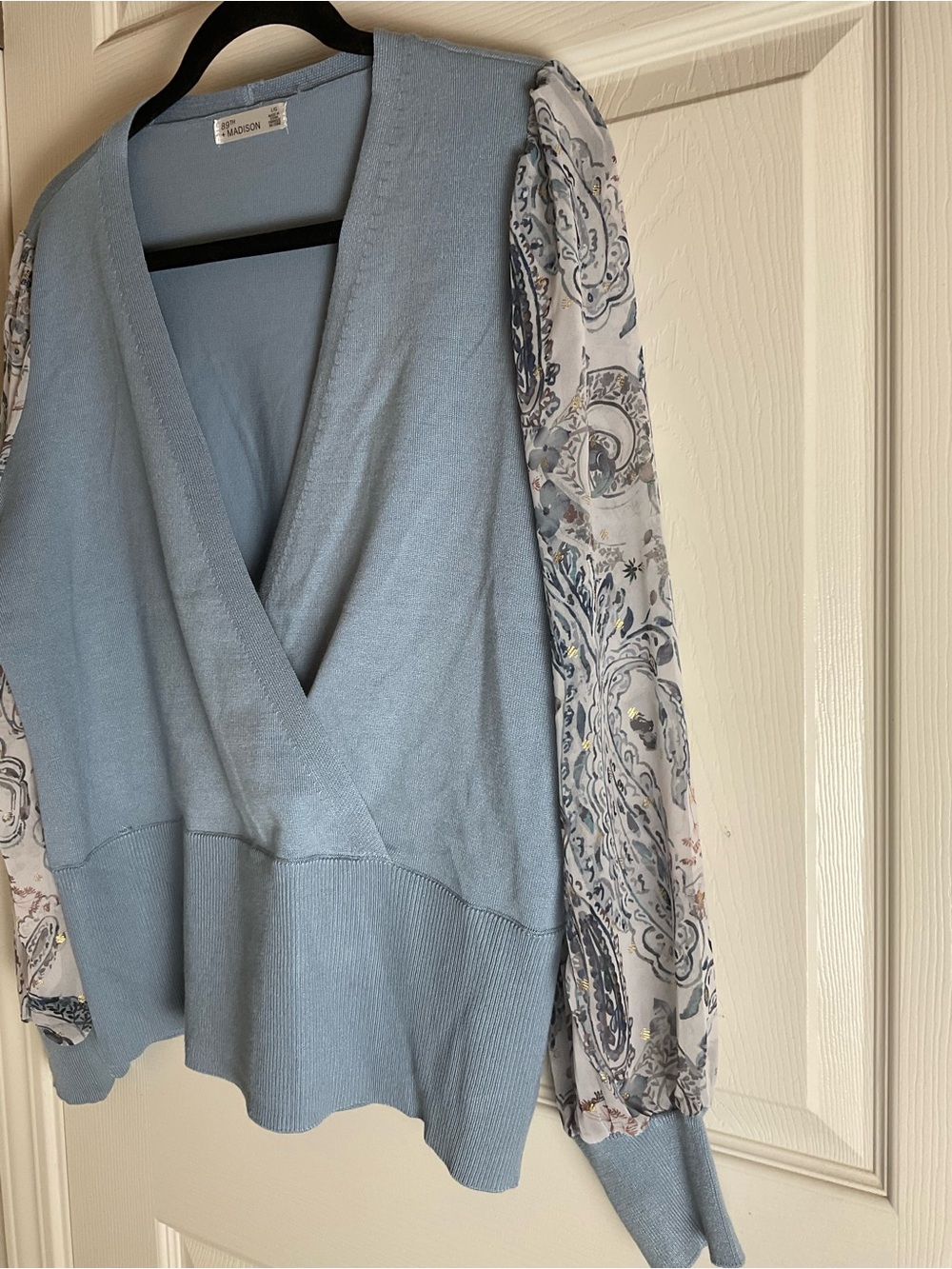 89th + Madison Blue Faux Wrap Sweater W/ Paisley Sheer Sleeves Large - Picture 3 of 8